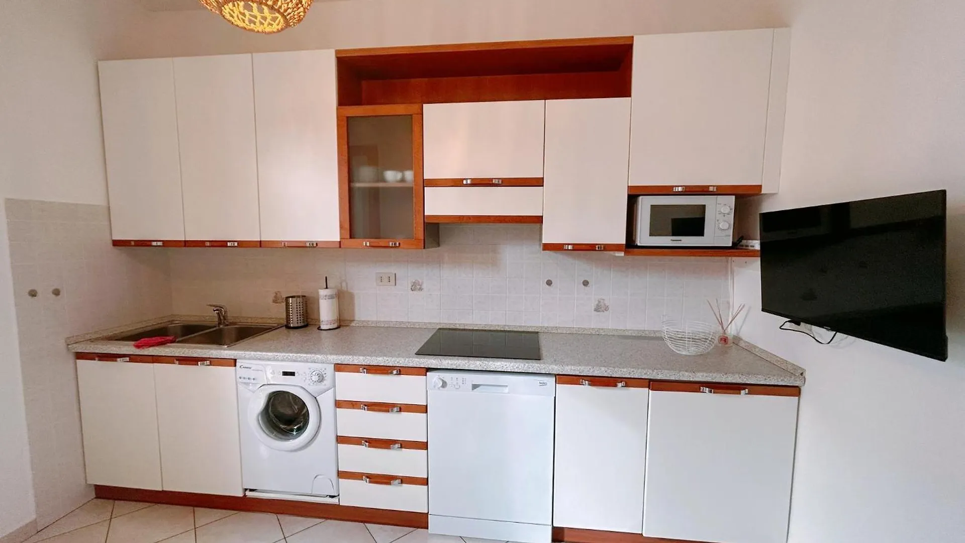 Apartment Appartamento Giallo - Over The Rainbow Apartaments - Lido Di Jesolo - 4 Posti Letto
