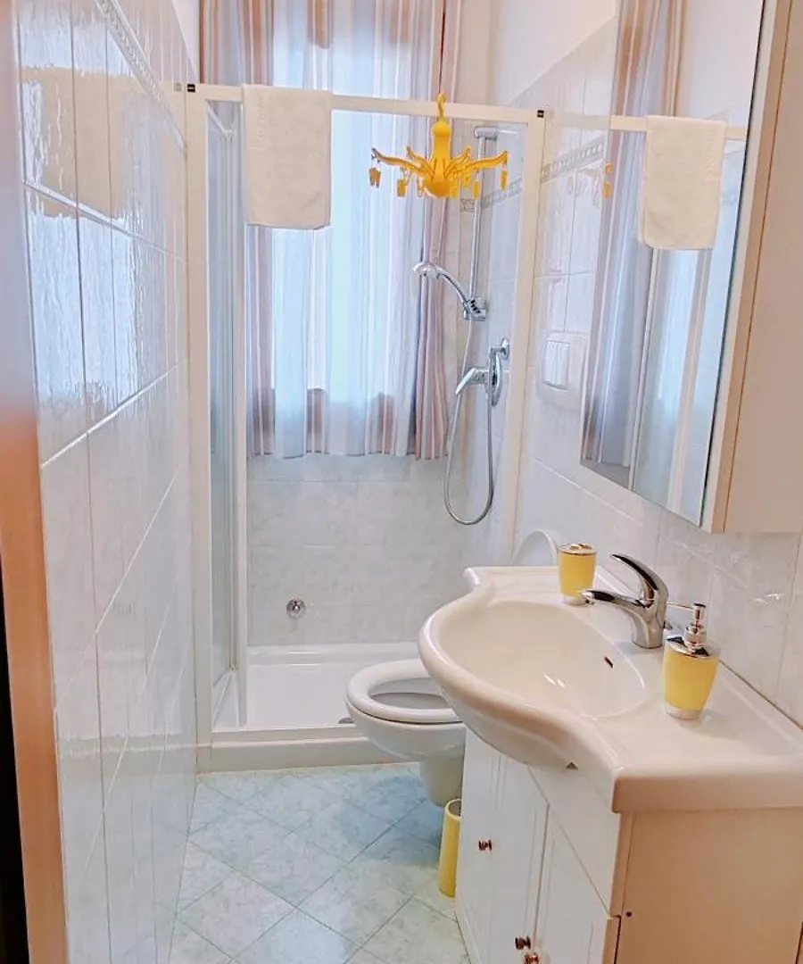 Appartamento Giallo - Over The Rainbow Apartaments - Lido Di Jesolo - 4 Posti Letto